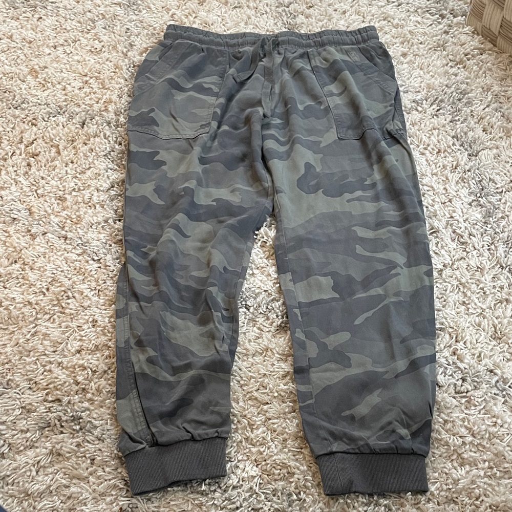 Splendid Camouflage‎ Joggers size medium